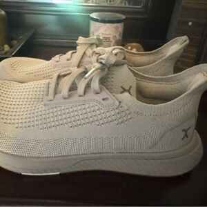 Flux Adapt Runner Knit Athletic Running Shoes Women's 7.5 Sand